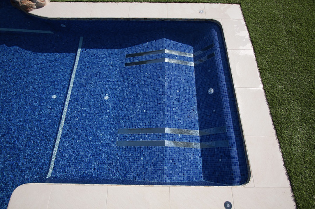 camas de masaje en piscinas